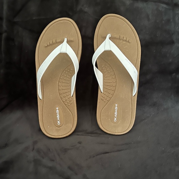 Okabashi Tan and White Sandals - Picture 1 of 2